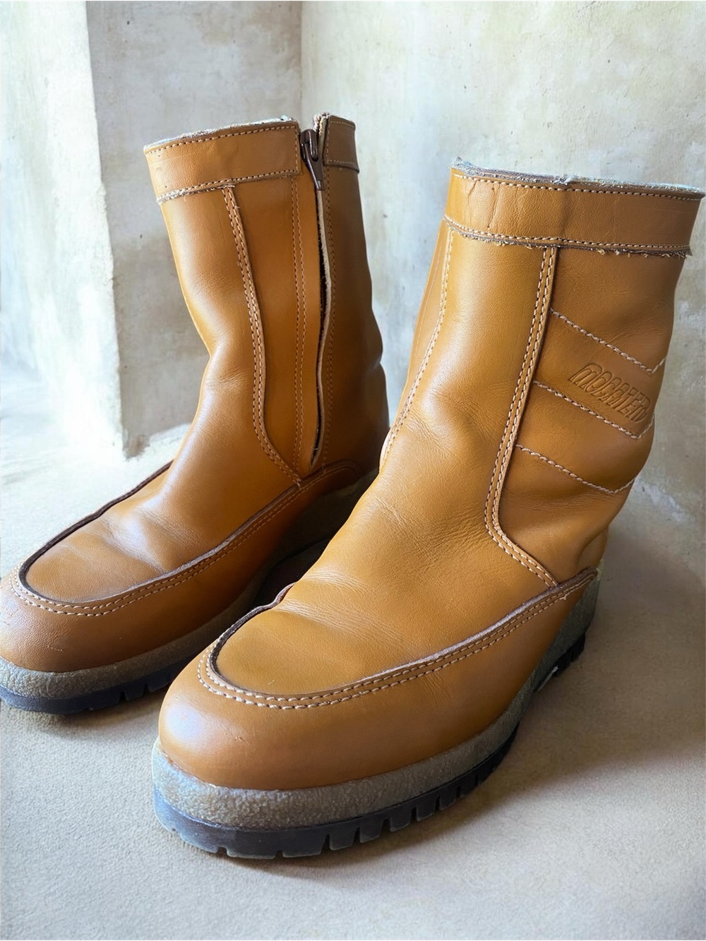 VINTAGE Mocatem Camel Leather Fleece Lined Winter Boots Mid Calf 70s 80s